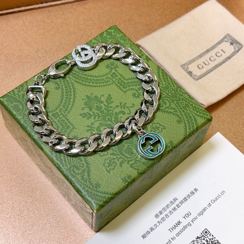 G*u*i bracelets